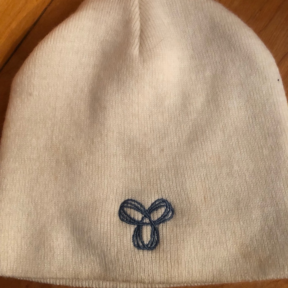 TNA Aritzia winter hat